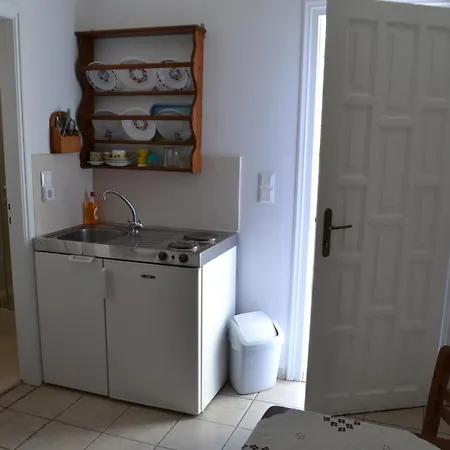 Ioanna Tinos 키오니아